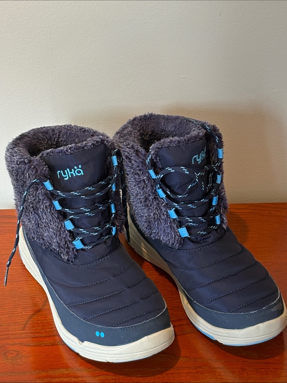 Ryka Quilted Toggle  Lace Up Women’s Size 10 Faux-Fur Winter Boots.